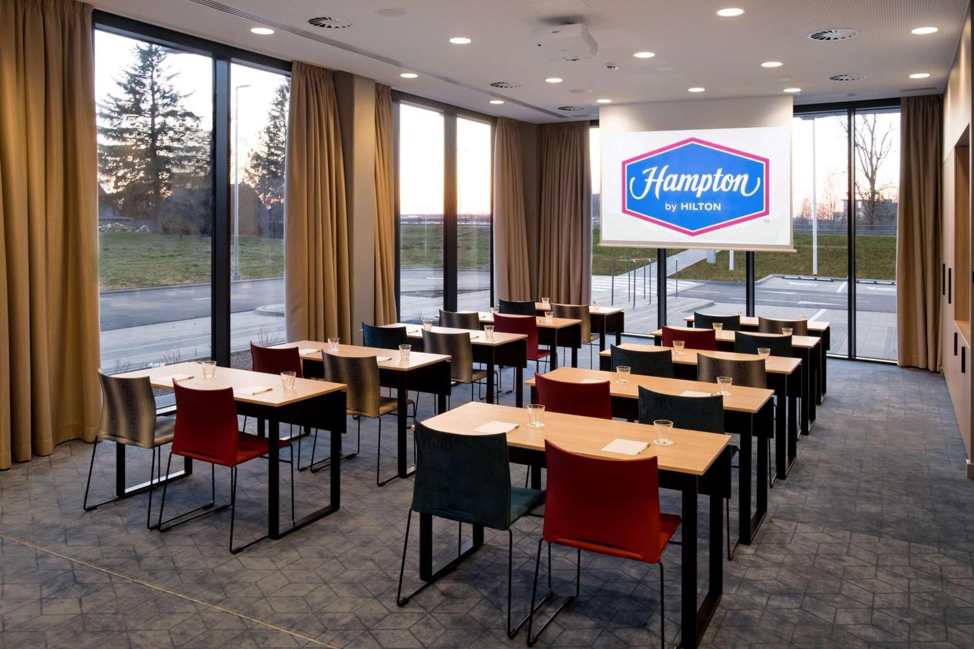 Hampton By Hilton Riga Airport Hotel ภายนอก รูปภาพ